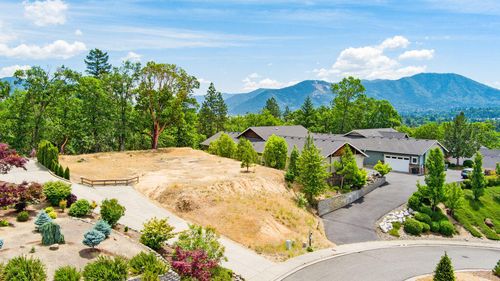 166 Nw Native Run Loop, Grants Pass, OR, 97526-1705 | Card Image