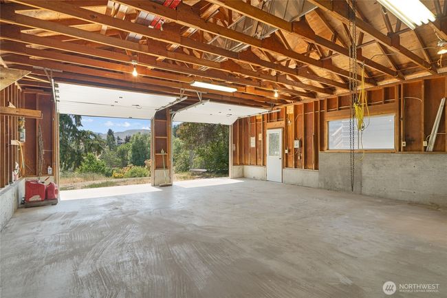 Garage | Image 30