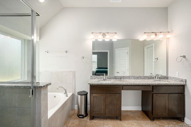 420 Bee Caves Cv, House other with 5 bedrooms, 3 bathrooms and null parking in Cibolo TX | Image 11