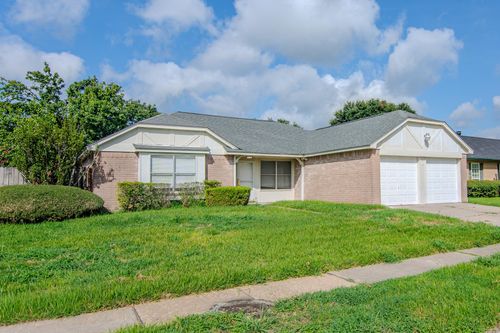 16746 Selder Dr, Friendswood, TX, 77546-6511 | Card Image