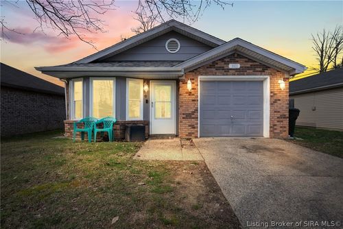 3921 Carver St, New Albany, IN, 47150-9761 | Card Image