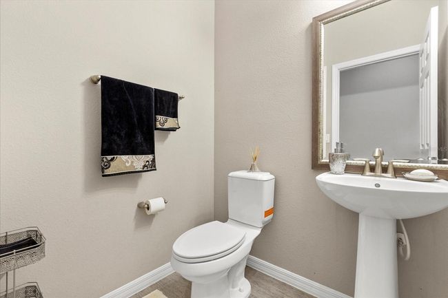 Half Bathroom | Image 19