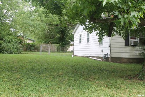 516 S Forest Ave, Carbondale, IL, 62901-2570 | Card Image