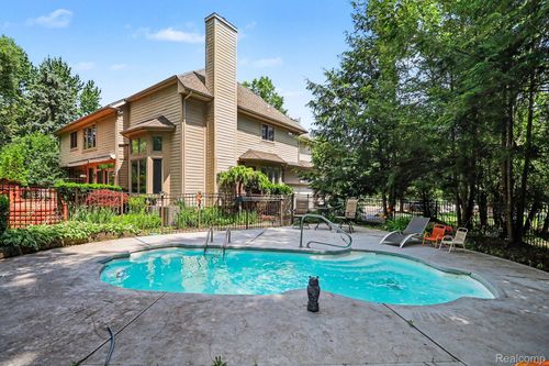 6621 Glenshaw Ct, West Bloomfield, MI, 48322-3184 | Card Image