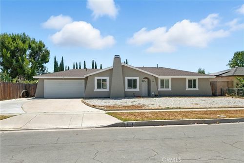 811 W James St, Rialto, CA, 92376 | Card Image