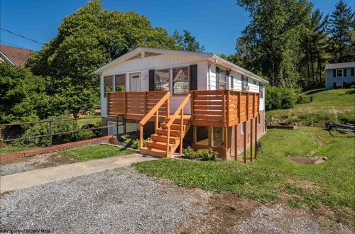 146 Hoffman Ave, Morgantown, WV, 26505-3520 | Card Image