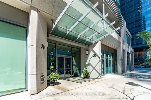 2015-30 Grand Trunk Cres, Toronto, ON, M5J3A4 | Card Image