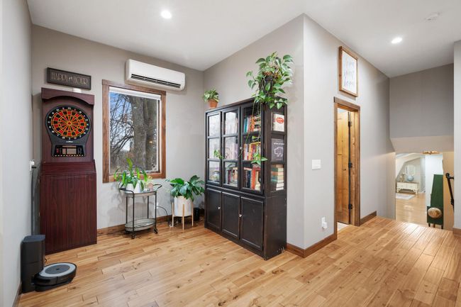 Breakfast, gaming or reading nook | Image 15