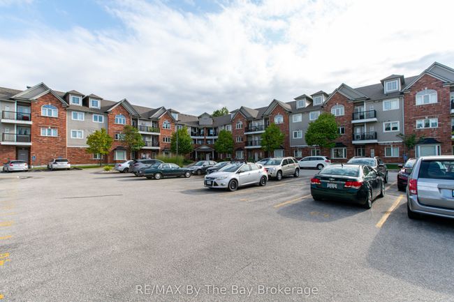 211 - 16 Westbury Rd, Condo with 2 bedrooms, 2 bathrooms and 1 parking in Wasaga Beach ON | Image 9