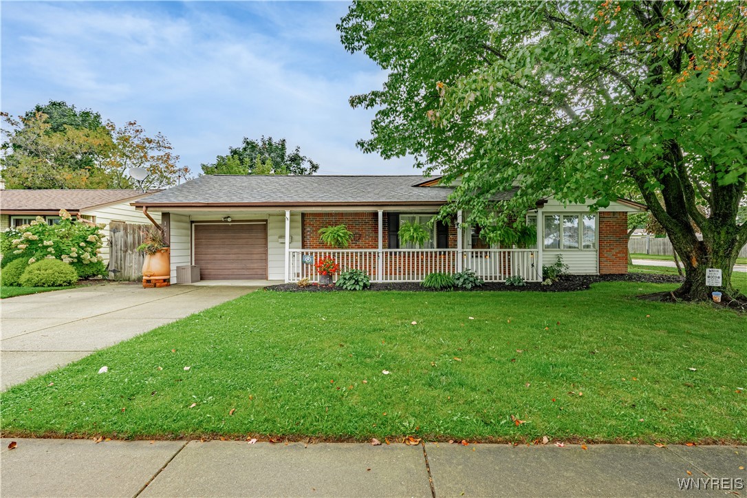Burnside Dr, Tonawanda, NY 14150