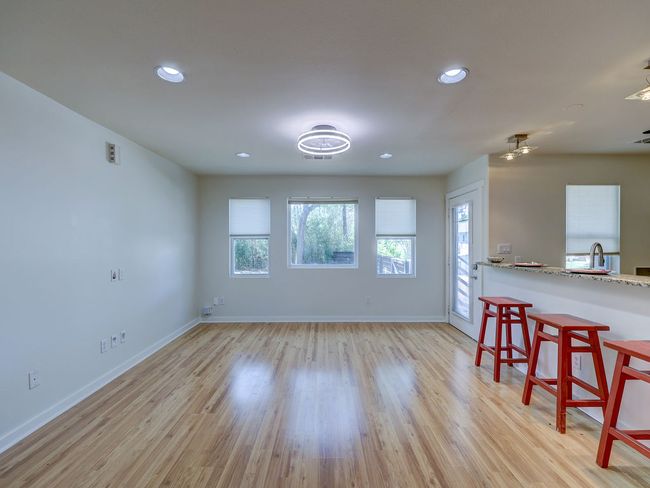 2 - 400 E 33 Rd St, Condo with 3 bedrooms, 3 bathrooms and 2 parking in Austin TX | Image 9