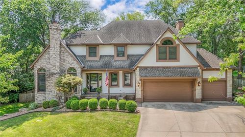 248 Sw Winterpark Cir, Lee's Summit, MO, 64081-4012 | Card Image