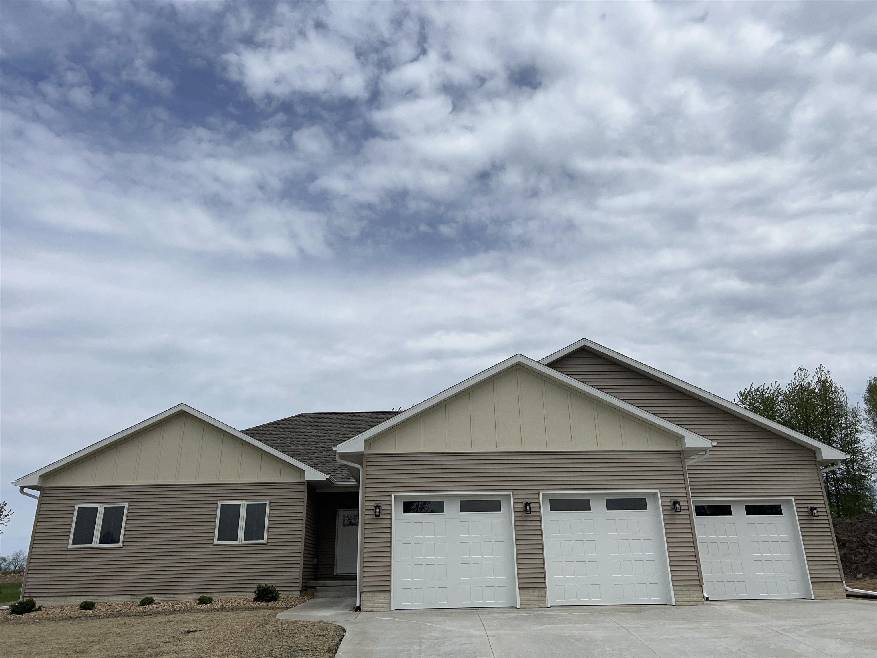Tumbleweed Trl, Waverly, IA 50677