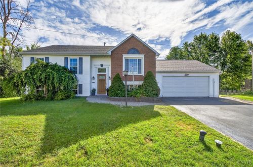 6063 Owlwood Dr, Cicero, NY, 13039-9407 | Card Image