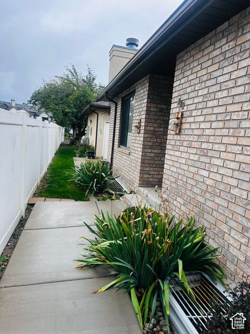 809 E Golden Field Way, Sandy, UT, 84094-1870 | Card Image