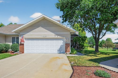 1565 Castlegar Ct, Pleasant Hill, IA, 50327-7063 | Card Image