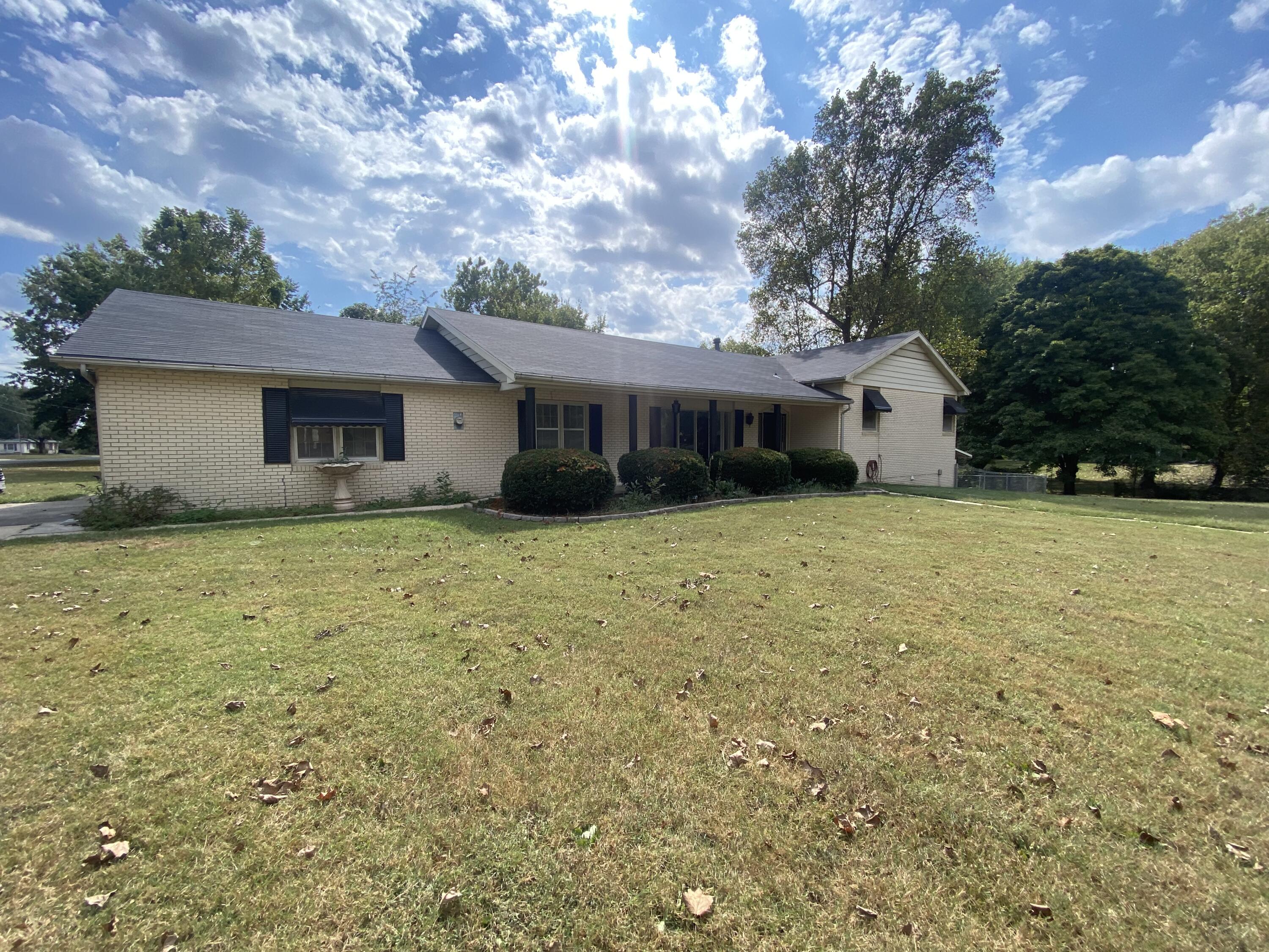 Ellison Dr, Springfield, MO 65810