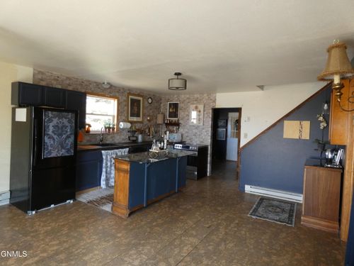 630 6th Ave Ne, McClusky, ND, 58463-9102 | Card Image
