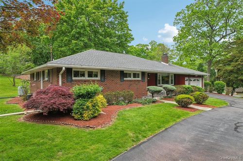 57 Edgewood Dr, Central Valley, NY, 10917-3207 | Card Image