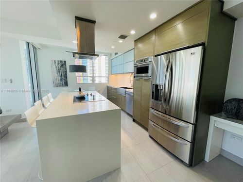 apt-2402-801 Brickell Key Blvd, Miami, FL, 33131-3720 | Card Image