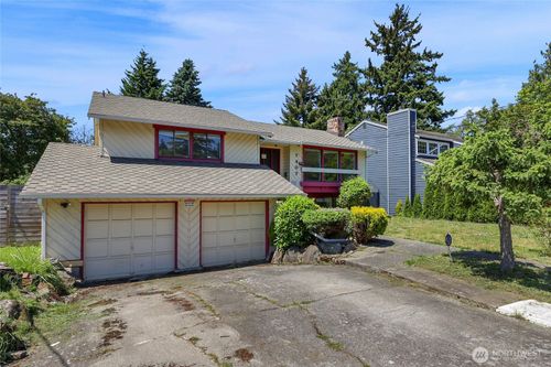 7407 25th Ave Ne, Seattle, WA, 98115-5813 | Card Image