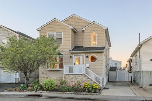 647 Lincoln St, Baldwin, NY, 11510-4324 | Card Image