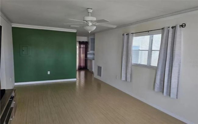 110 - 5080 Park Lake Dr N, Condo with 2 bedrooms, 2 bathrooms and null parking in Pinellas Park FL | Image 5