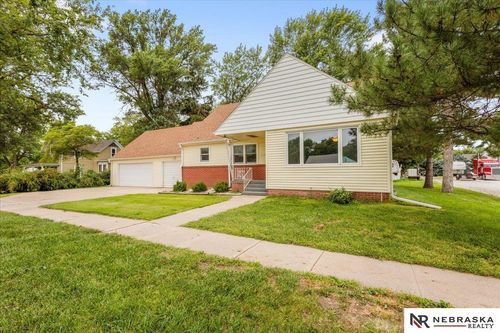 332 S 11th St, Geneva, NE, 68361-2611 | Card Image