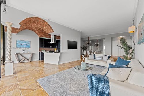 2205-1900 Consulate Pl, West Palm Beach, FL, 33401-1816 | Card Image