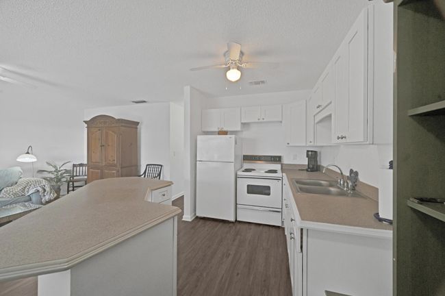 9 - 2929 Se Ocean Blvd, Condo with 2 bedrooms, 2 bathrooms and null parking in Stuart FL | Image 8