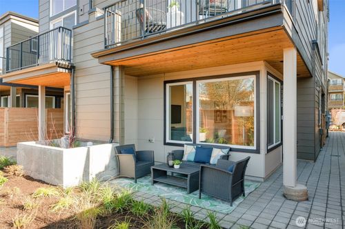 9211 Densmore Ave N, Seattle, WA, 98103-3516 | Card Image