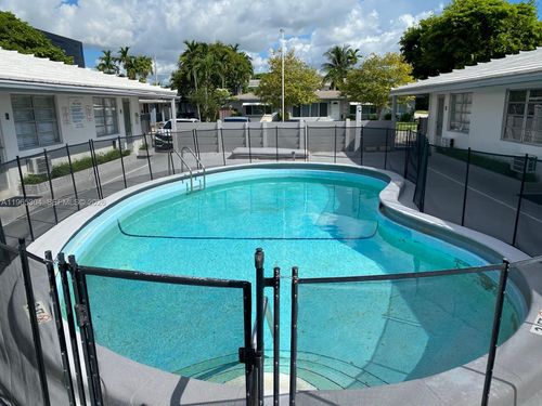 7-724 Ne 6th St, Hallandale Beach, FL, 33009-3537 | Card Image