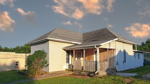 108 E Jackson St, Stockton, MO, 65785-8523 | Card Image
