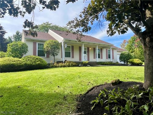 12 Surrey Lane, Geneva, OH, 44041 | Card Image