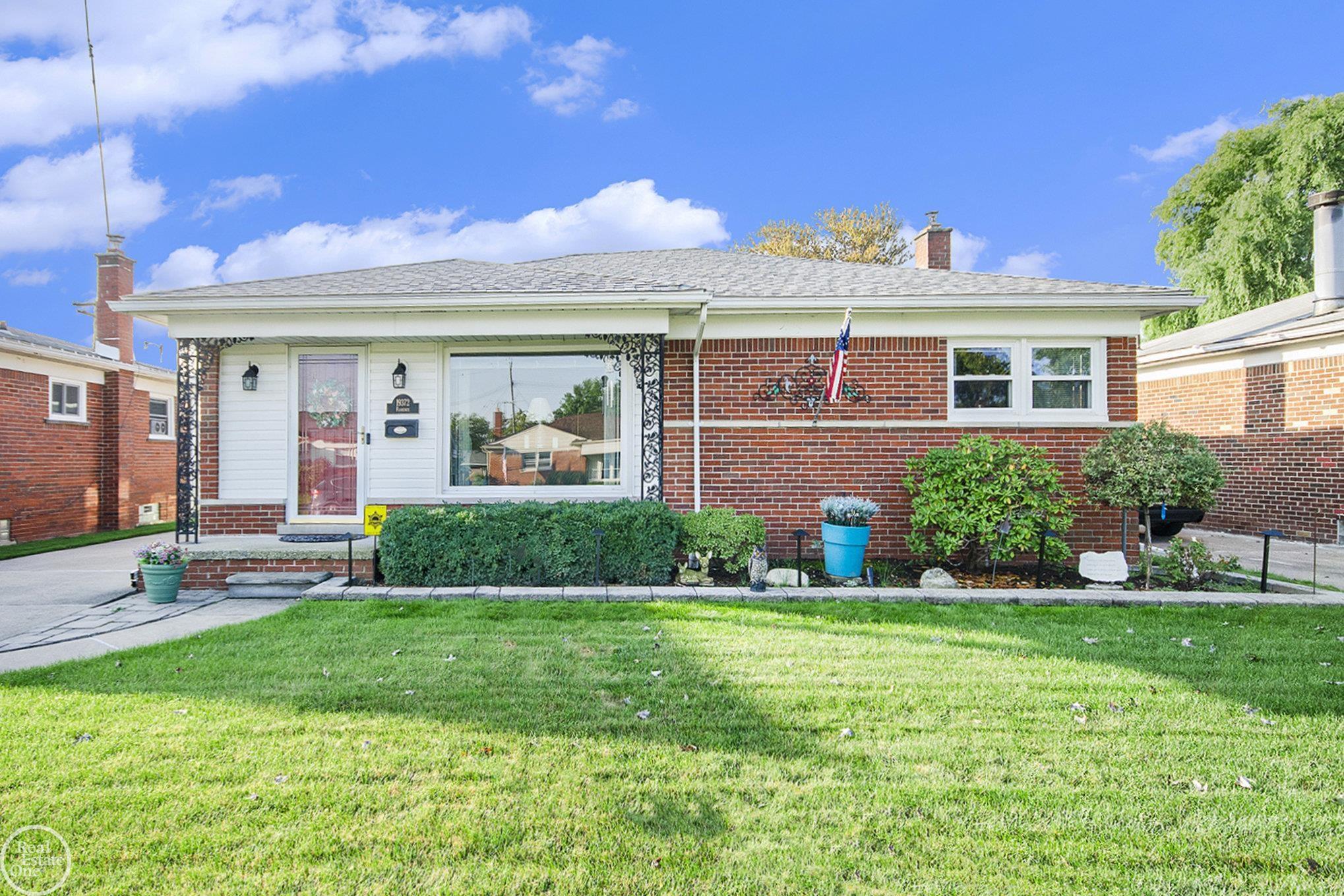 Florence St, Roseville, MI 48066