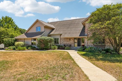 803 Knollwood Ct, Waukesha, WI, 53188-4411 | Card Image