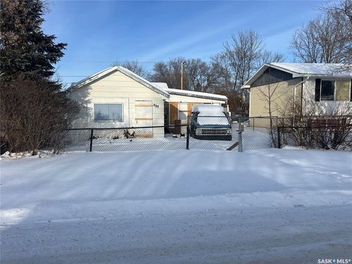 982 18th Street W, Prince Albert, SK, S6V4B1 | Card Image