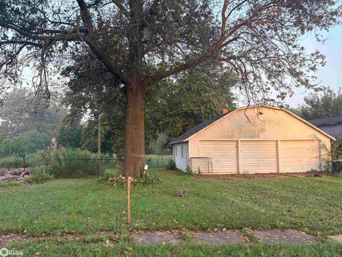 103 Forrest, Cincinnati, IA, 52549-8856 | Card Image