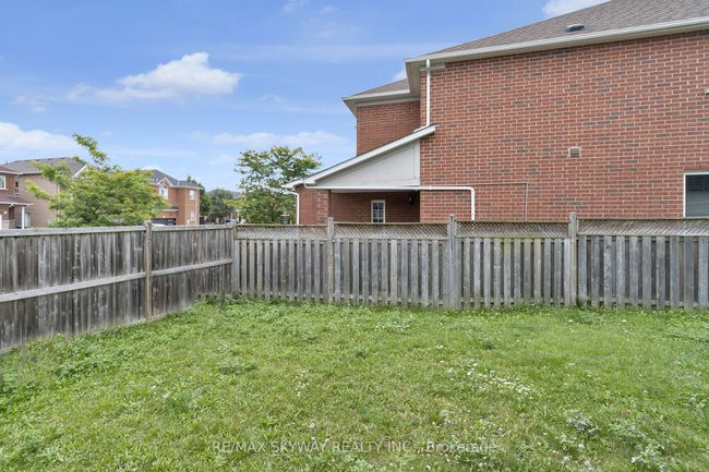 19 Rednor Dr, House attached with 4 bedrooms, 4 bathrooms and 4 parking in Brampton ON | Image 37