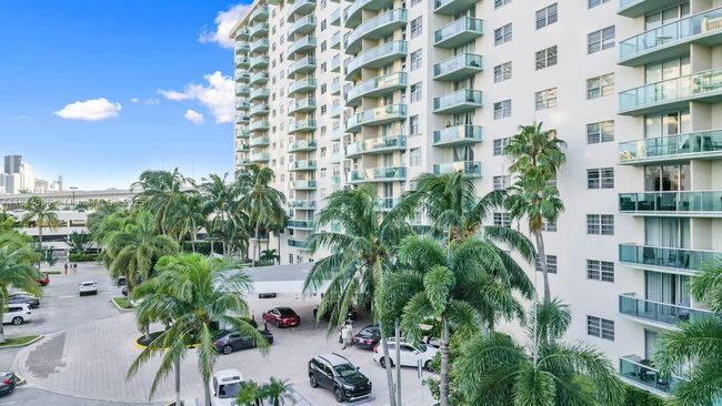 7 - 19390 Collins Ave, Condo with 2 bedrooms, 2 bathrooms and null parking in Sunny Isles Beach FL | Image 27