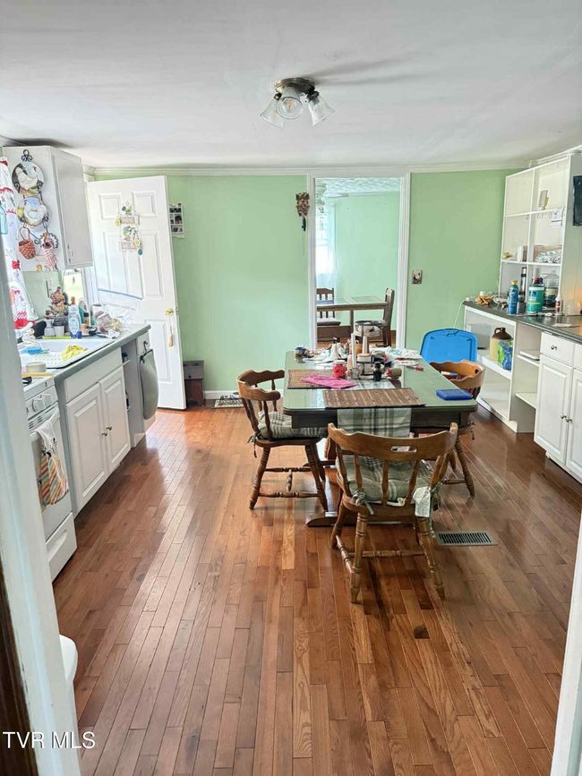 244 2 Nd Ave, House other with 2 bedrooms, 1 bathrooms and null parking in Dungannon VA | Image 4