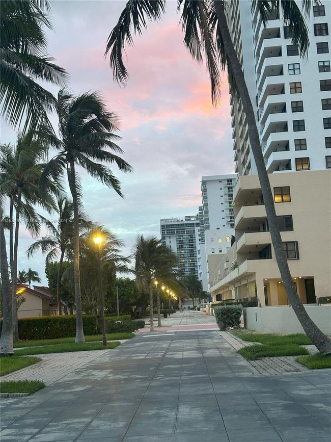 APT-1204 - 2655 Collins Ave, Condo with 2 bedrooms, 2 bathrooms and null parking in Miami Beach FL | Image 19