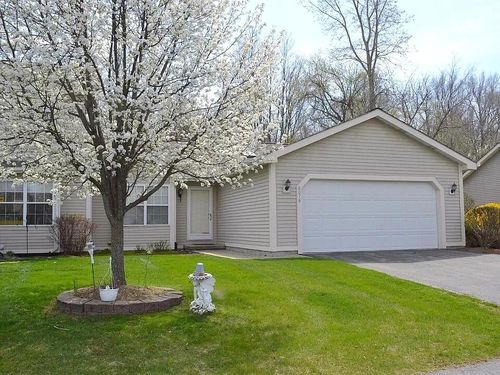 8076 Park Ln, Ypsilanti, MI, 48198-3615 | Card Image