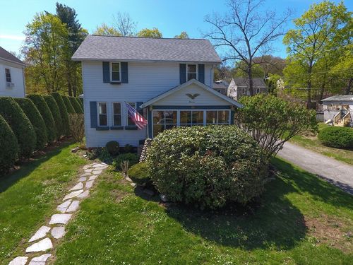 11 Roosevelt Ave, Holyoke, MA, 01040-1607 | Card Image