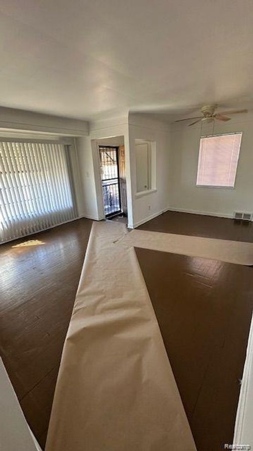 9208 Mansfield St, Detroit, MI, 48228-2123 | Card Image