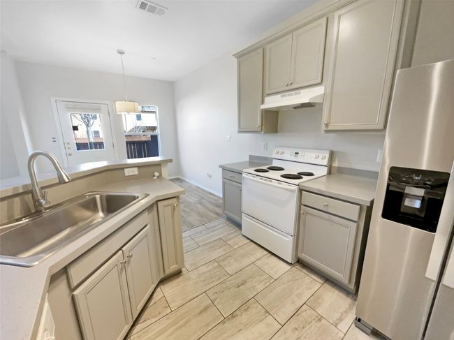 9912 Wilkins Way, Townhouse with 2 bedrooms, 2 bathrooms and null parking in Plano TX | Image 6
