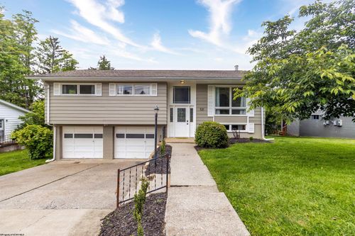 521 Woodhaven Dr, Morgantown, WV, 26505-3309 | Card Image