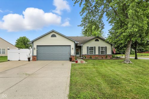 435 Driftwood Ct, Franklin, IN, 46131-7944 | Card Image