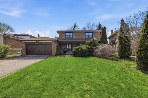 845 Saddle Cres, Mississauga, ON, L4Y2V9 | Card Image