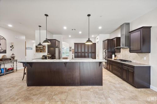 9321 Riviera Del Sol Dr, Bakersfield, CA, 93314-8562 | Card Image